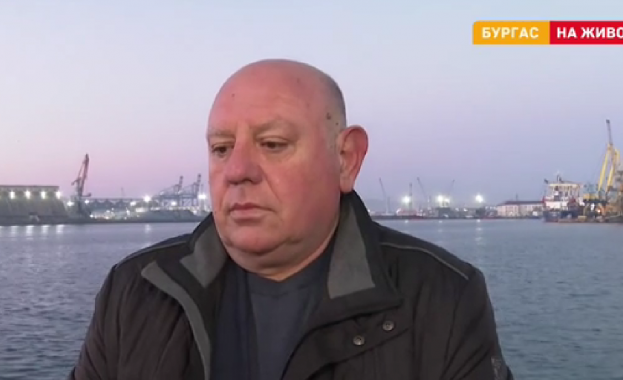 Операцията по изтеглянето на танкера Кайрос който повече от седмица