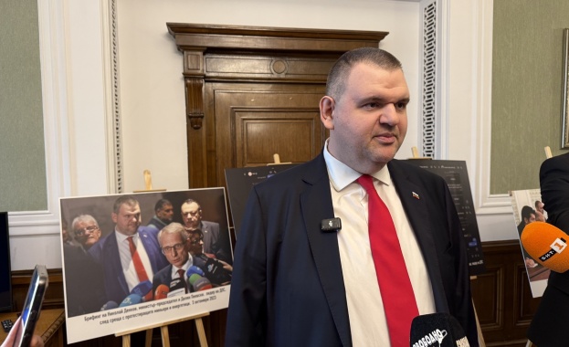 Делян Пеевски направи Музей на сглобката в Народното събрание Снимка