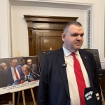Делян Пеевски направи „Музей на сглобката” в Народното събрание