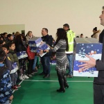 Благотворителната инициатива „Дървото на ангелите“ на ТЕЦ AES Гълъбово зарадва 238 деца в Гълъбово за Коледа