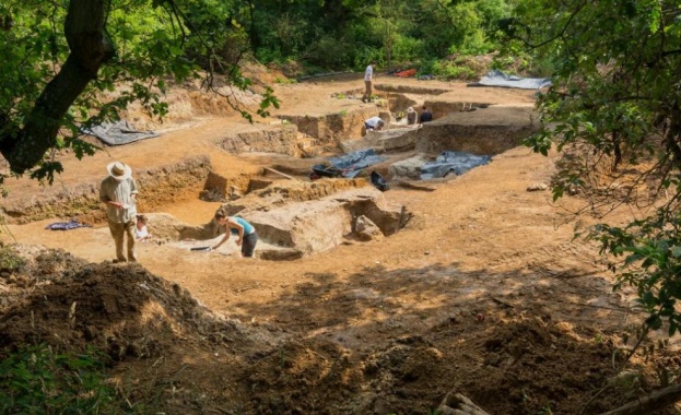 Китайски археолози откриха три древни пещи с форма на подкова