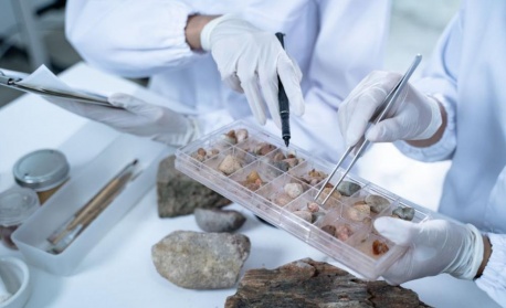 Геолози откриха нов минерал, нарекоха го цзинсюит