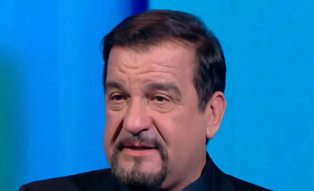 Познават го като водещ на най популярната телевизионна игра за