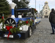 Коледен трамвай, коледни влакчета и ретро автобуси в София