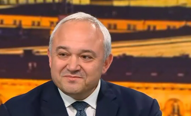 Многохилядните протести в градовете много ясно очертаха една разделителна линия