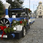 Коледен трамвай, коледни влакчета и ретро автобуси в София