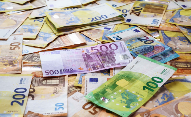 Европейската комисия временно задържа 152 9 млн евро от третото