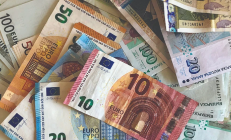 Две седмици с еврото: Как се справят малките магазини и възрастните клиенти