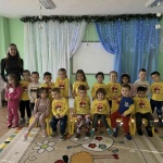 Децата от ДГ „Мечта“ в Маноле се сдобиха с интерактивна дъска