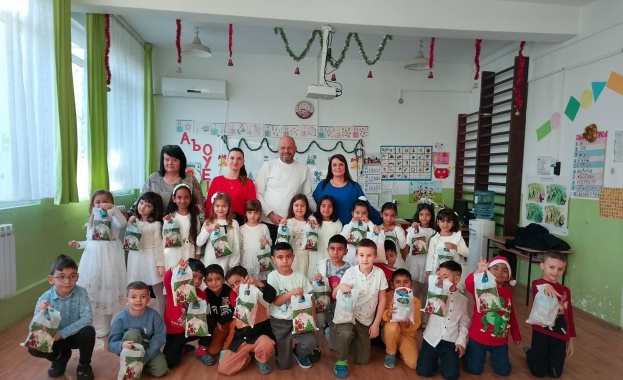 В навечерието на Рождественските празници младежите от Ротаракт и Интеракт