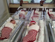 Чудото на Рождество: Изписват новородени в коледни чорапчета в болница в Русе