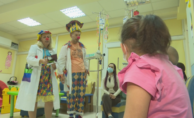 Смехът е здраве това е мотото на болничните клоуни които