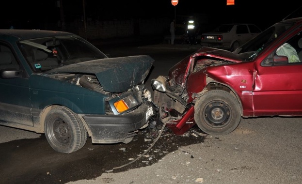 Инцидентът е станал навръх Коледа
7 души пострадаха при катастрофа между