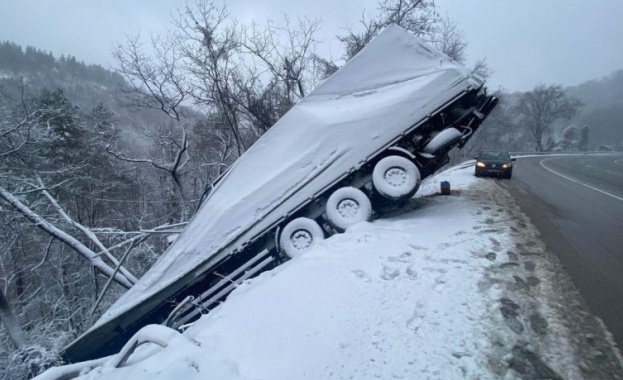 Шофьорите трябва да бъдат внимателни и да пътуват с автомобили