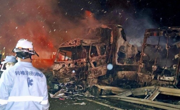 Част от ударилите се коли са се запалили на основна