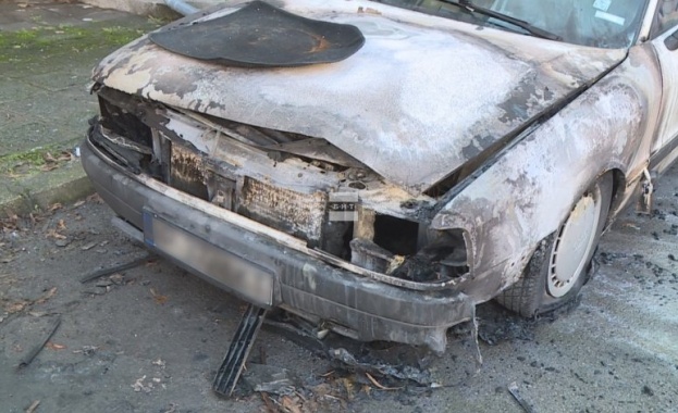 Лек автомобил се подпали днес преди обяд в Русе Инцидентът