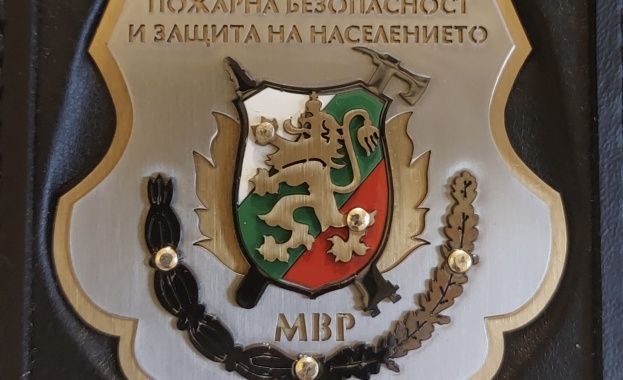 Не стойте на открито Има опасност от падащи предмети Това