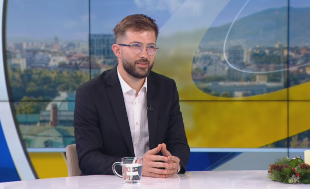 Със света литургия в символно за българската история място някогашното