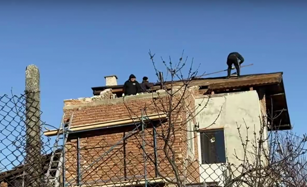 След ураганните ветрове които връхлетяха Пазарджишко щетите продължават да излизат