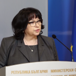 Министър Петкова: Процесът по приемане на еврото върви плавно