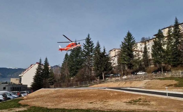 Медицински хеликоптер бе задействан за спешна въздушна евакуация на млад