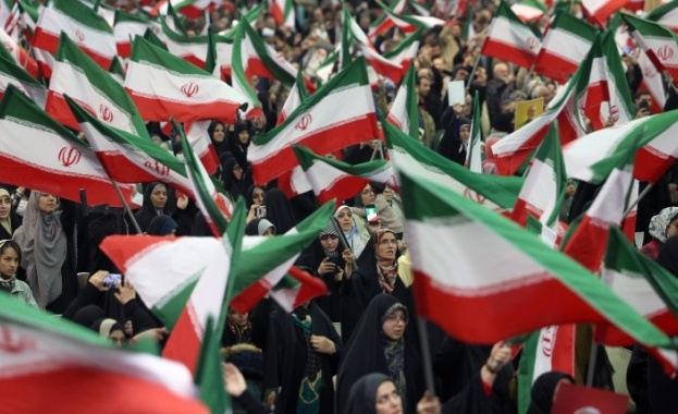 В няколко ирански града избухнаха сблъсъци между протестиращи и силите