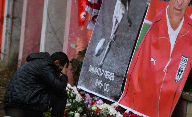 Пред стадион Българска армия в София стотици се стекоха за