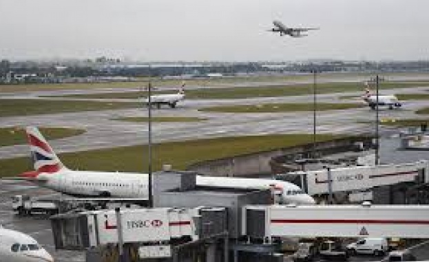 По обяд е започнало частично възстановяване на въздушното движение в