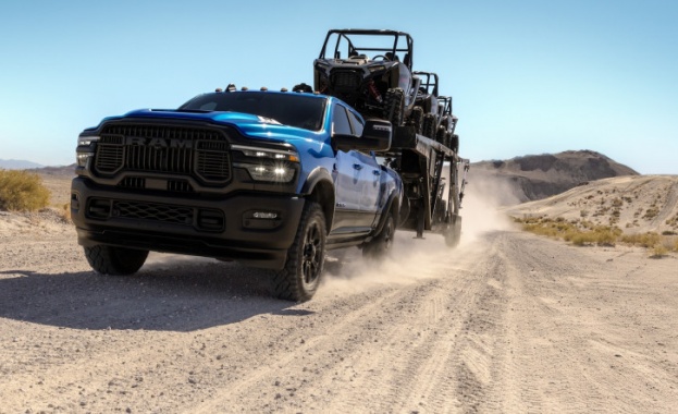 Успоредно с премиерата на новото си чудовище 1500 SRT TRX