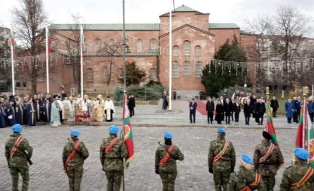 Тържествен богоявленски водосвет на бойните знамена флаговете и знамената светини