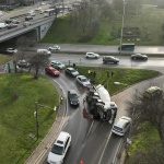 Бетоновоз се обърна на ключов столичен булевард