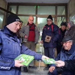 Полицейски служители от ОДМВР Шумен са позиционирани около пощенските клонове в областта във връзка с изплащането на първите пенсии в евро и въвеждане на новата валута