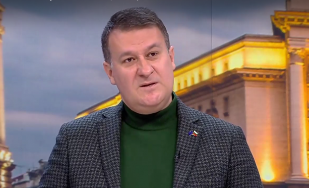 Не би трябвало президентът повече да бави връчването на мандатите