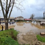 Избягвайте дерета и реки и не стойте на открито, съветват от пожарната