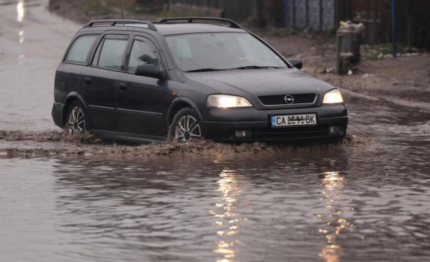 Интензивно вали и в София през последните часове Преваляванията все