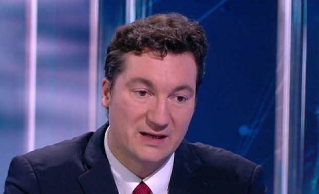 Според новия текст на Конституцията докато не назначи служебно правителство