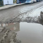 Улица в София се е превърнала в кално блато