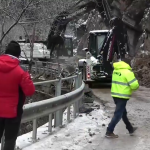 Свлачище блокира пътя Смолян – Девин за близо 16 часа, движението е възстановено