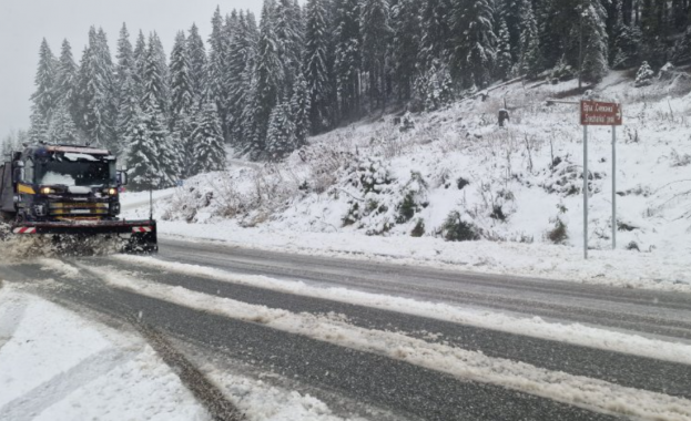 Републиканските пътища са почистени и проходими трафикът преминава без ограничения