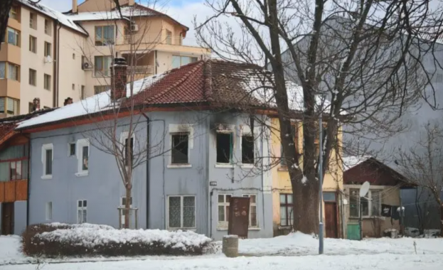 Двама души загинаха при пожар в Габрово Огънят е избухнал