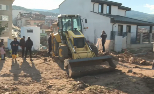 Недоволство сред жителите в Асеновград заради голяма водопроводна авария която