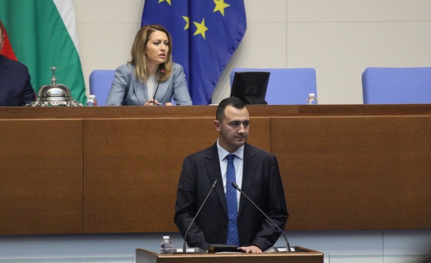 Народното събрание прие единодушно на две гласувания в едно заседание