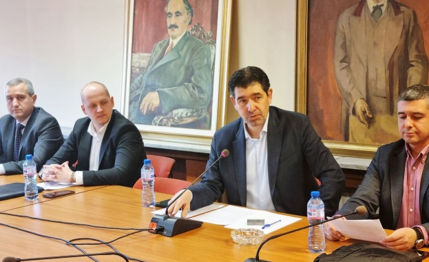 Демонтажът на неолибералната и изграждането на демократична социална държава ще