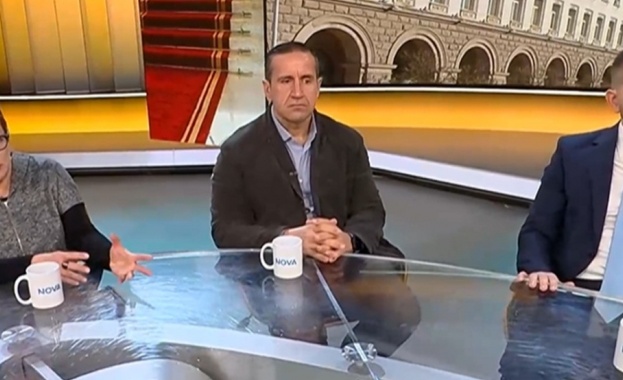 Защо Румен Радев реши да връчи третия мандат на АПС