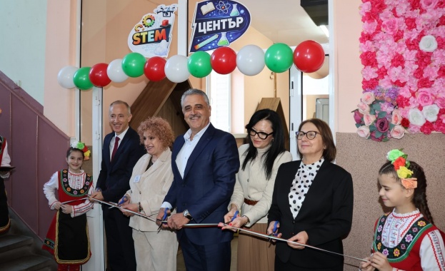 Министърът на образованието и науката Красимир Вълчев откри STEM център