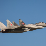 Полша вдигна изтребители и затвори временно две летища