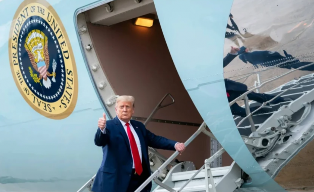 Президентът на САЩ Доналд Тръмп е кацнал безопасно с правителствения