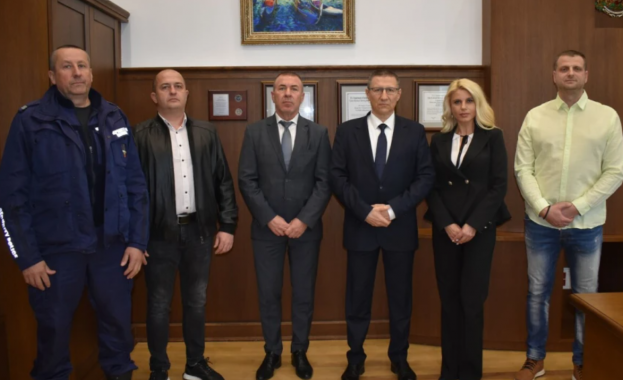 И ф главен прокурор Борислав Сарафов награди с грамоти и