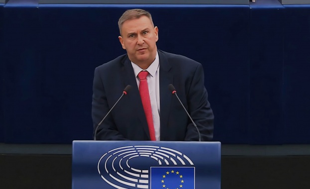 Емил Радев за мигрантите в ЕС: Който няма право да остане, да бъде върнат незабавно