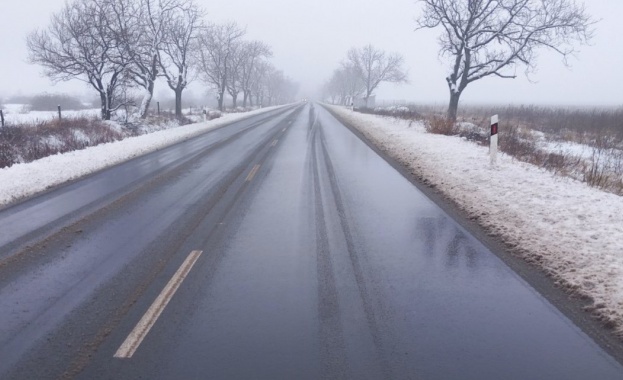 475 снегопочистващи машини обработват настилките по републиканските пътища Трасетата са